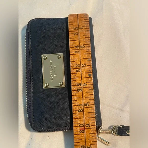 Michael Kors Saffiano Leather Wallet W Wristlet & Cellphone Slot! Navy W Gold - Picture 11 of 11